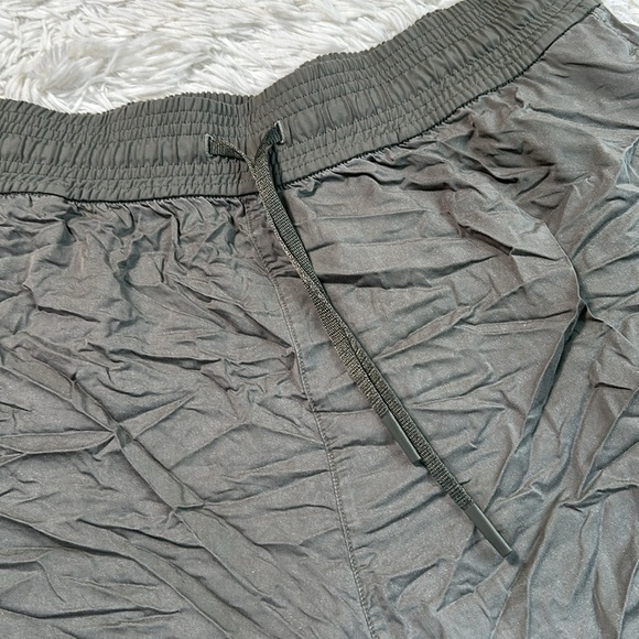 Lululemon Feeling Femme Short 5.5" Grey Sage - Picture 2 of 7